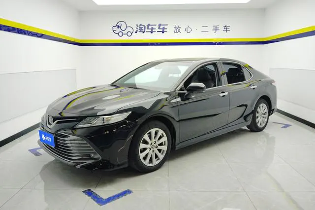 2019 Toyota Camry photo 1