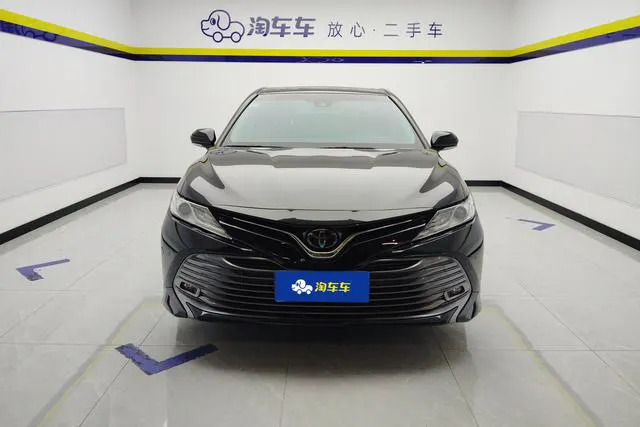 2019 Toyota Camry thumbnail 2