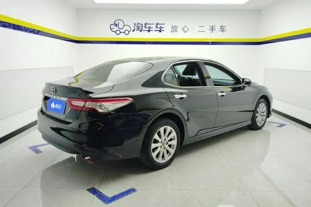 2019 Toyota Camry thumbnail 3