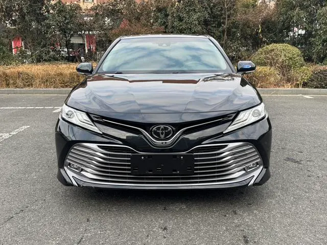 2019 Toyota Camry thumbnail 2