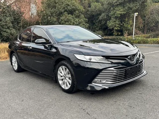 2019 Toyota Camry thumbnail 3