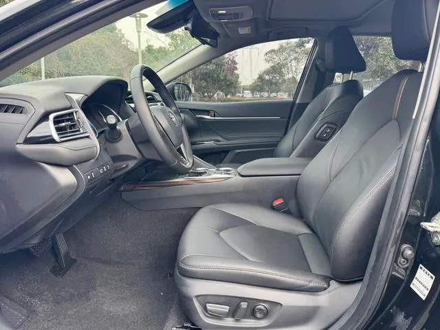 2019 Toyota Camry thumbnail 5