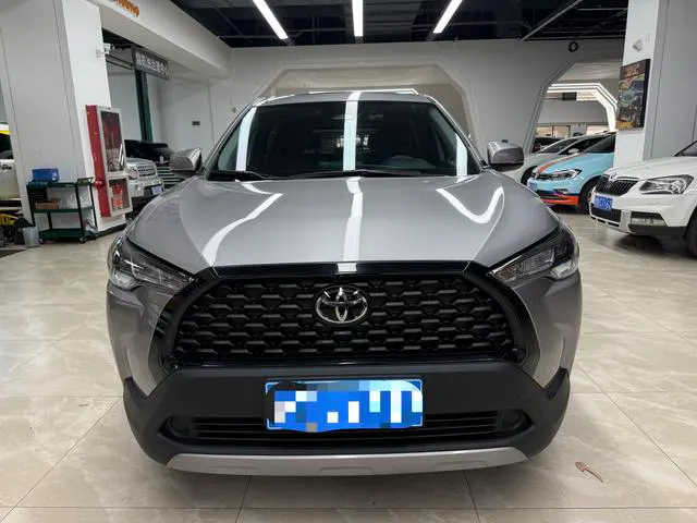 2023 Toyota Corolla Cross thumbnail 2
