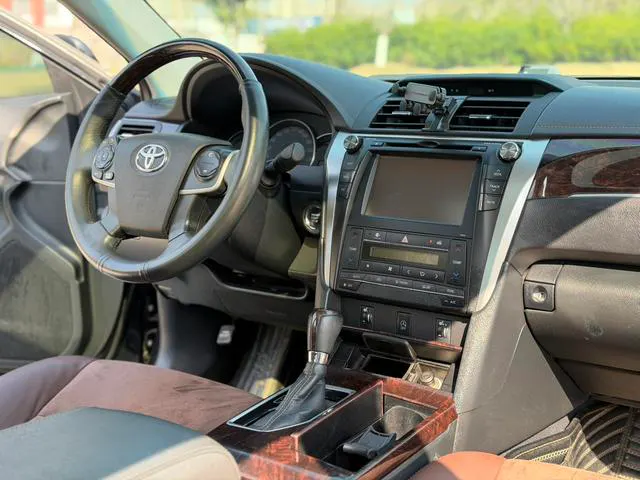 2016 Toyota Camry thumbnail 4