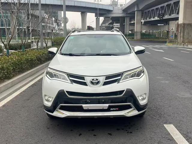 2016 Toyota RAV4 thumbnail 2