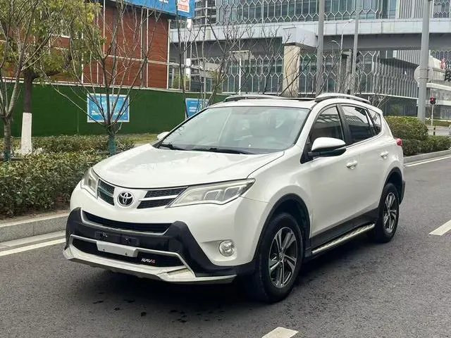 2016 Toyota RAV4 photo 1