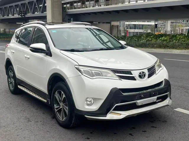 2016 Toyota RAV4 thumbnail 3