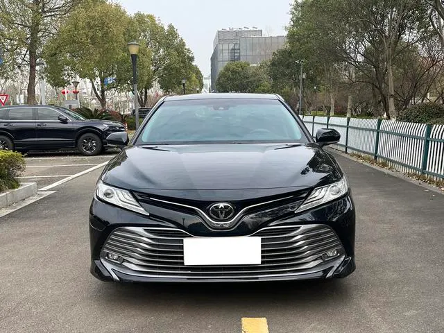 2018 Toyota Camry thumbnail 2