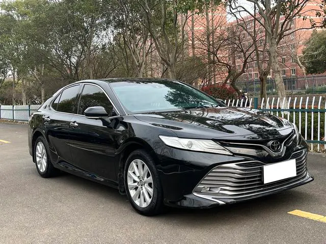 2018 Toyota Camry thumbnail 3
