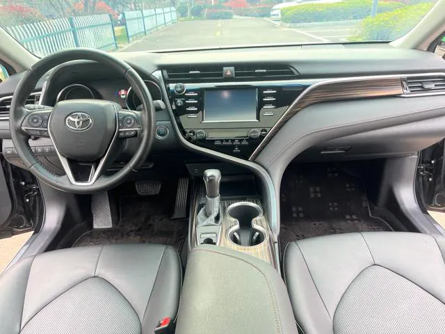 2018 Toyota Camry thumbnail 4