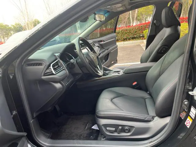 2018 Toyota Camry thumbnail 5