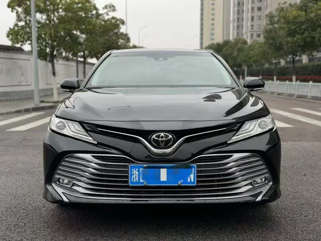 2019 Toyota Camry thumbnail 2