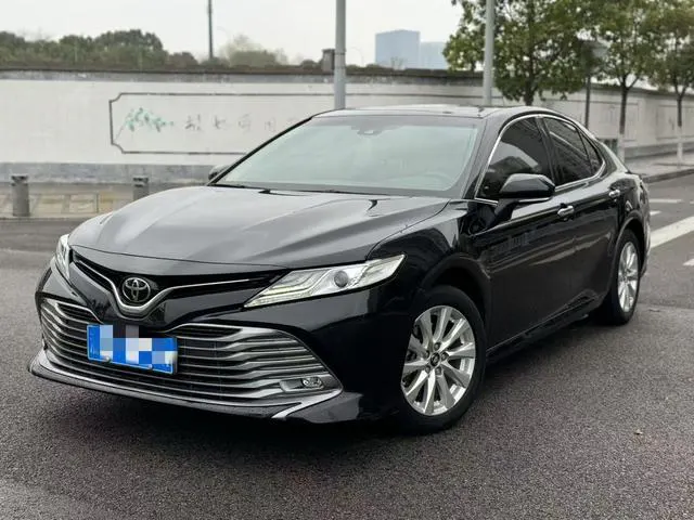 2019 Toyota Camry photo 1
