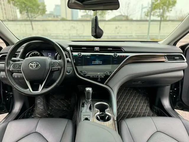 2019 Toyota Camry thumbnail 4