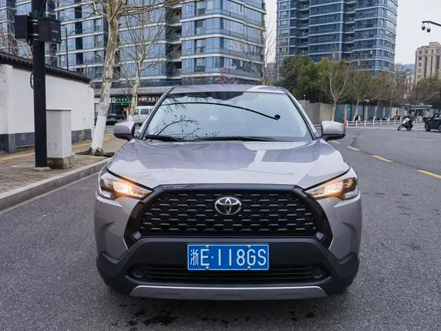 2024 Toyota Corolla Cross thumbnail 2