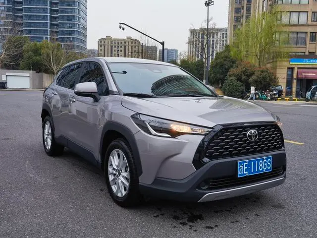 2024 Toyota Corolla Cross thumbnail 3