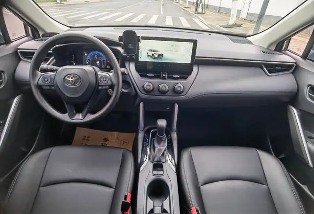 2024 Toyota Corolla Cross thumbnail 4