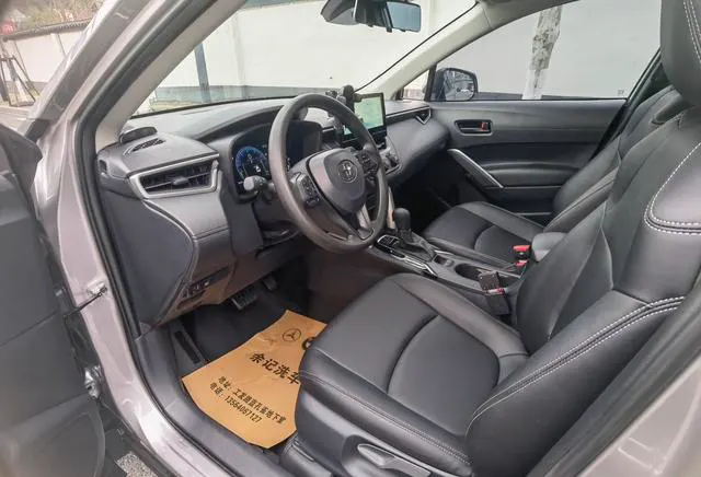 2024 Toyota Corolla Cross thumbnail 5