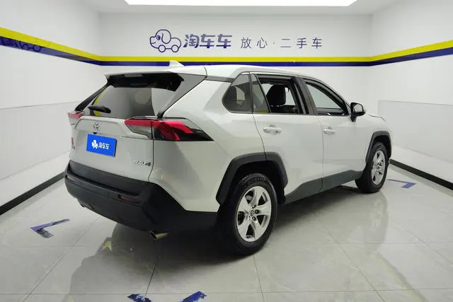 2024 Toyota RAV4 thumbnail 3