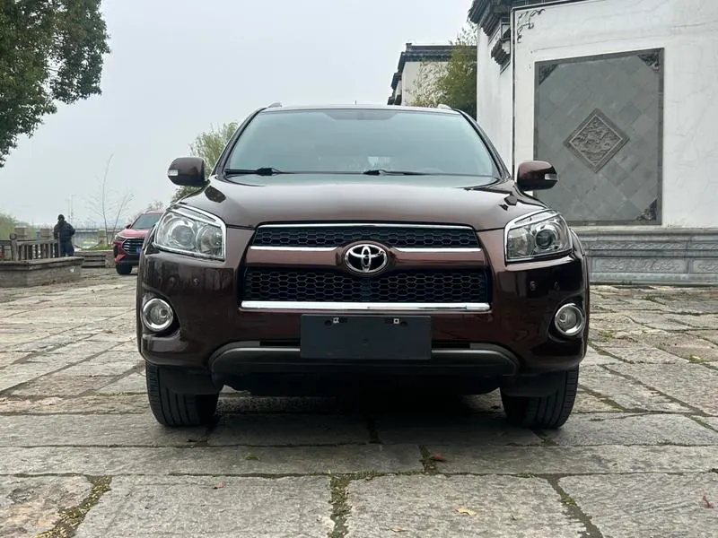 2013 Toyota RAV4 thumbnail 2