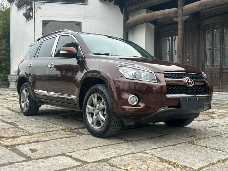 2013 Toyota RAV4 thumbnail 3