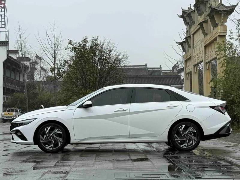 2023 Hyundai Sonata thumbnail 3