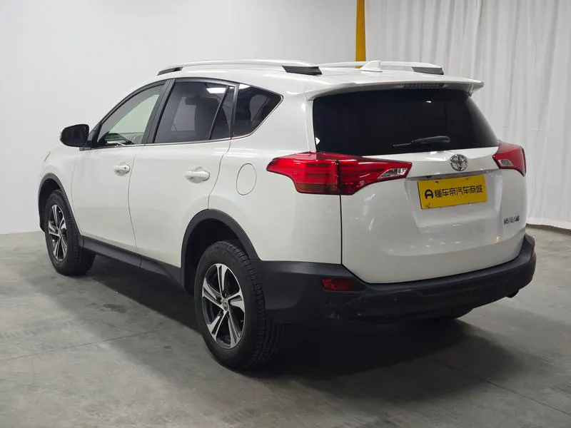 2015 Toyota RAV4 thumbnail 6