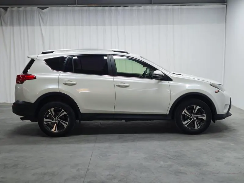 2015 Toyota RAV4 thumbnail 9