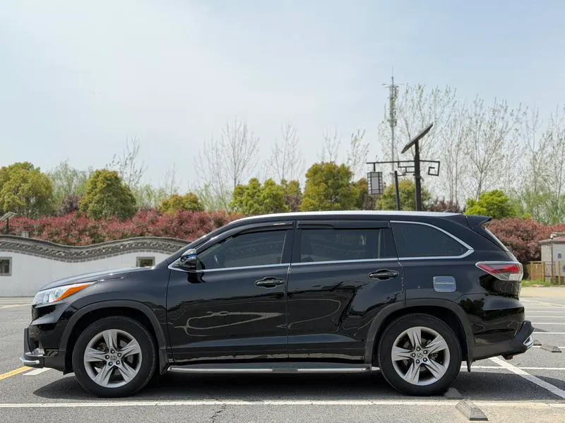 2015 Toyota Highlander thumbnail 11