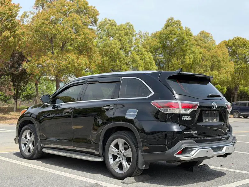 2015 Toyota Highlander thumbnail 4