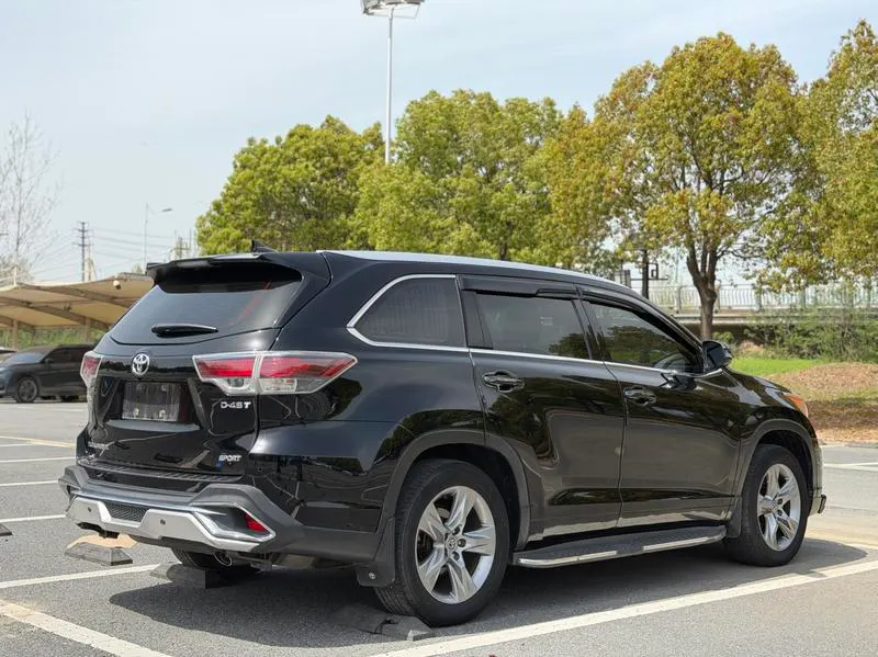 2015 Toyota Highlander thumbnail 6