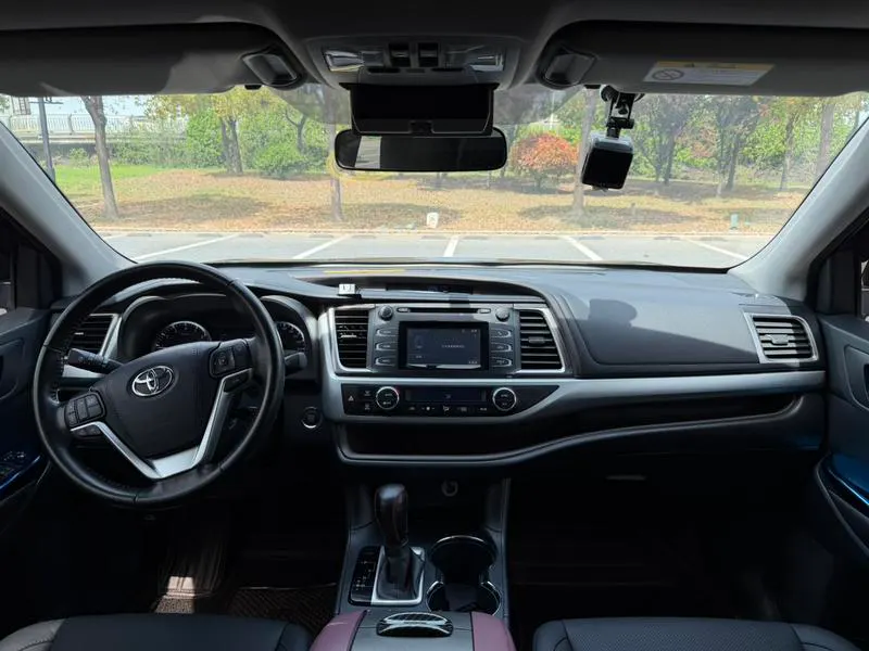 2015 Toyota Highlander thumbnail 15