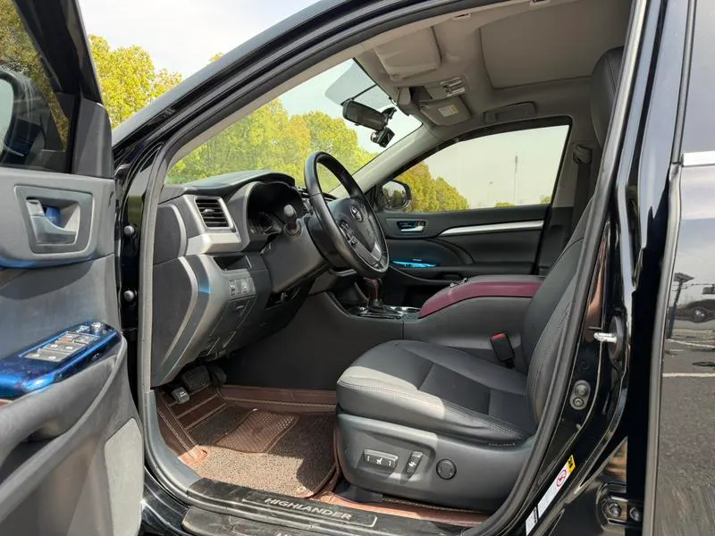 2015 Toyota Highlander thumbnail 7