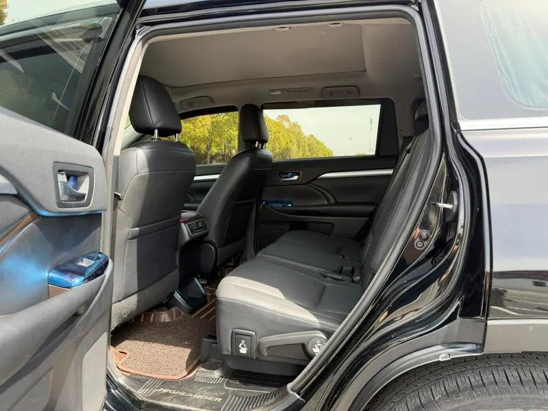 2015 Toyota Highlander thumbnail 8