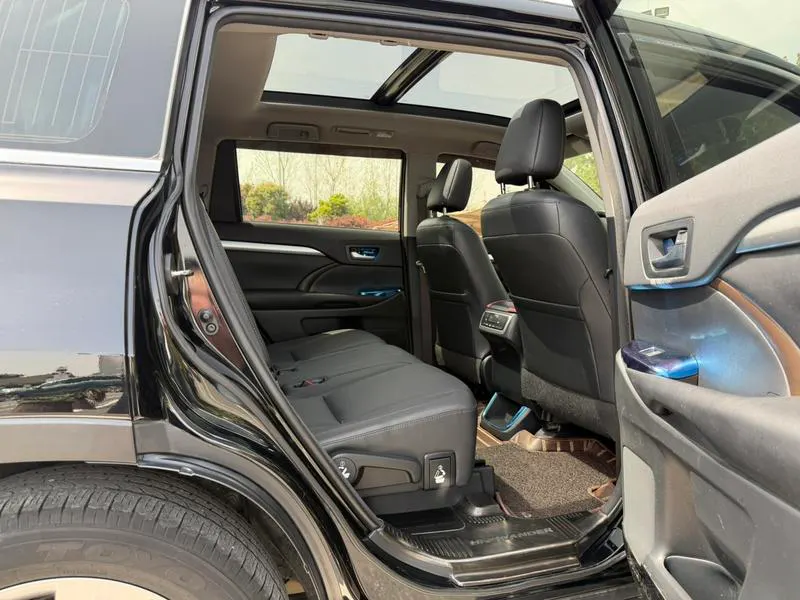 2015 Toyota Highlander thumbnail 9