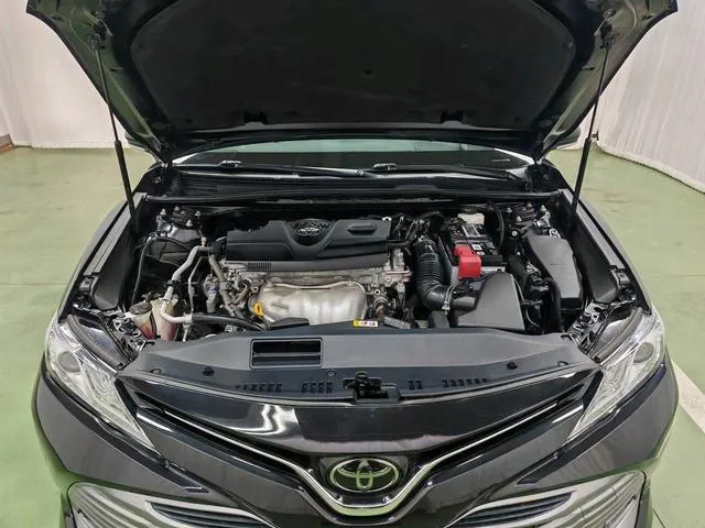 2018 Toyota Camry thumbnail 11