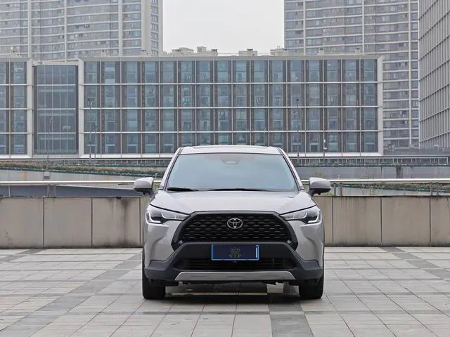 2023 Toyota Corolla Cross thumbnail 2
