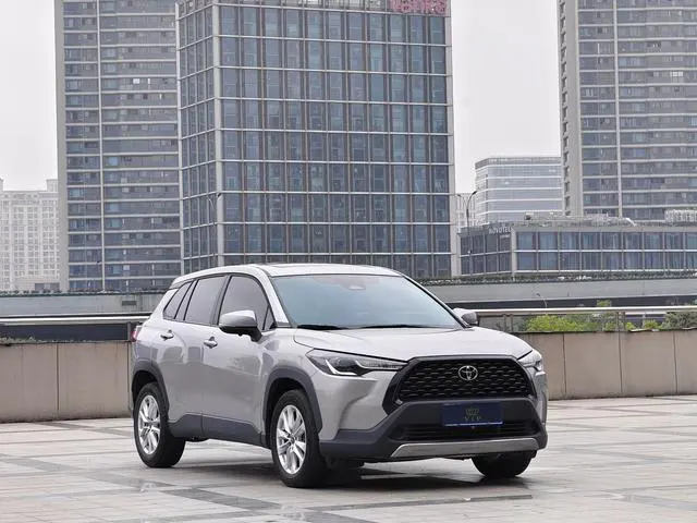 2023 Toyota Corolla Cross thumbnail 3