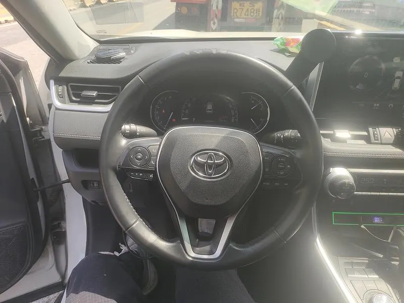 2020 Toyota RAV4 thumbnail 12