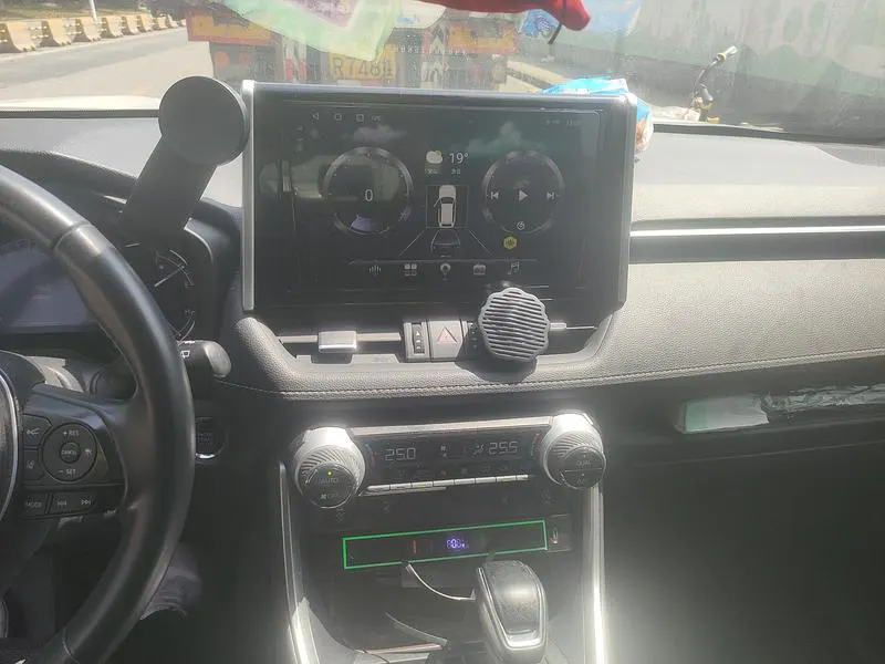 2020 Toyota RAV4 thumbnail 13