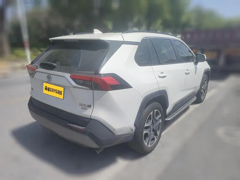 2020 Toyota RAV4 thumbnail 5