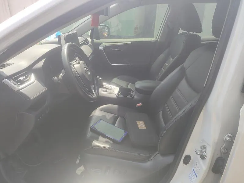 2020 Toyota RAV4 thumbnail 8