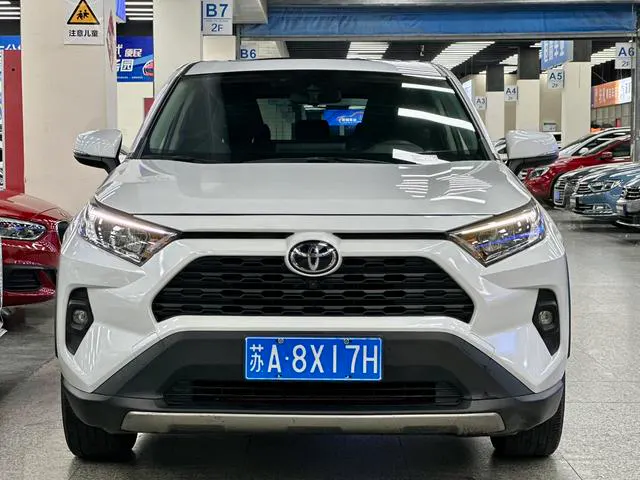 2023 Toyota RAV4 thumbnail 2