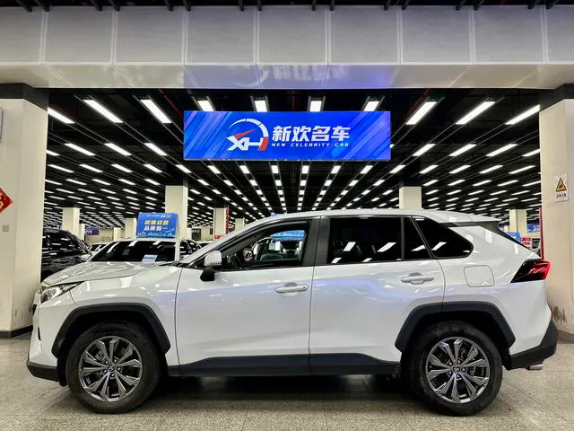 2023 Toyota RAV4 thumbnail 3