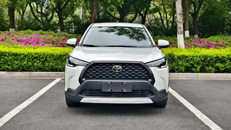 2023 Toyota Corolla Cross thumbnail 2