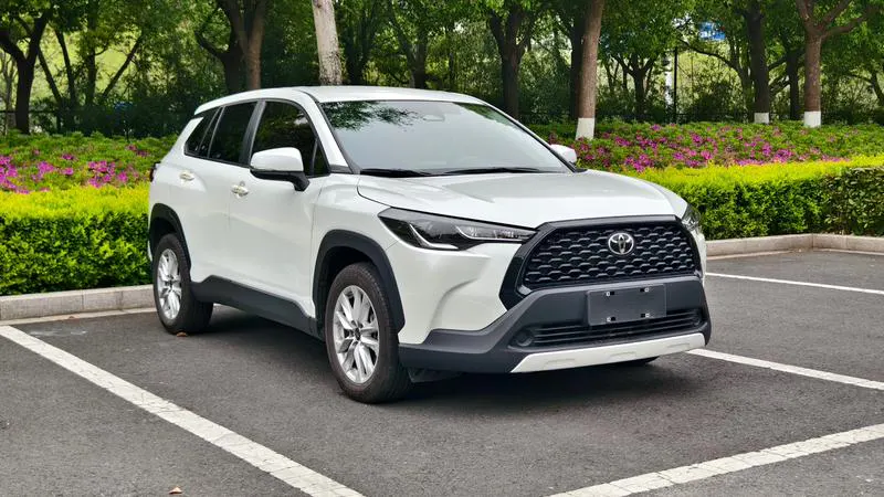 2023 Toyota Corolla Cross thumbnail 3