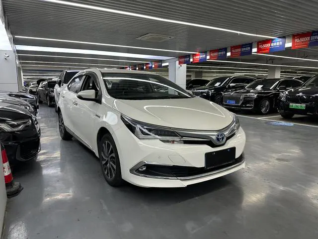 2016 Toyota Corolla Hybrid thumbnail 3