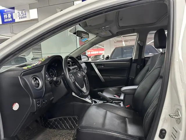 2016 Toyota Corolla Hybrid thumbnail 5