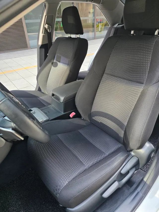 2012 Toyota Camry thumbnail 5