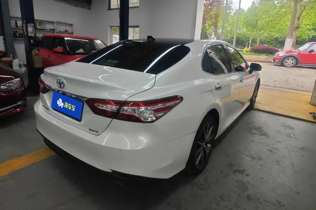 2021 Toyota Camry thumbnail 3